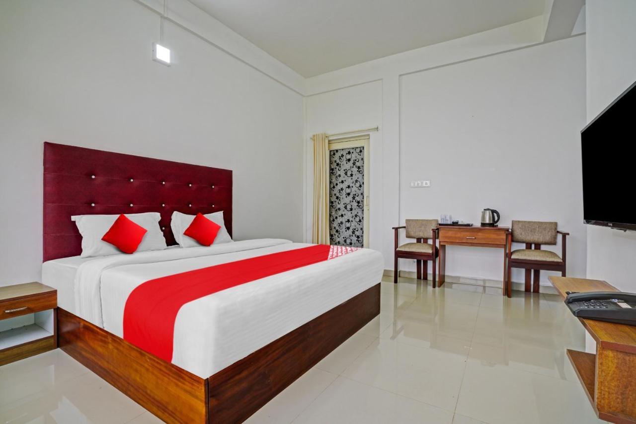 Oyo Flagship 81260 Star Lights Hotel Munnar Eksteriør billede
