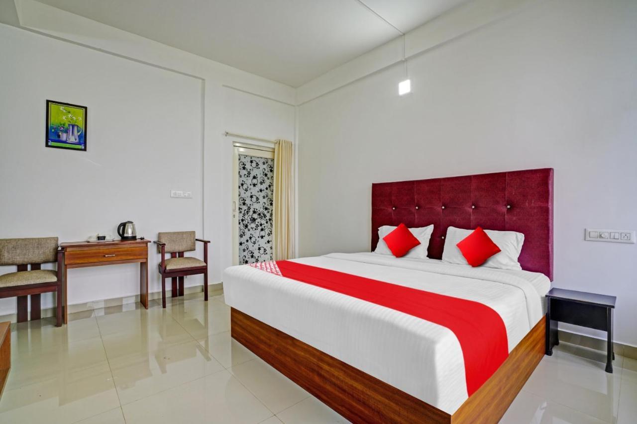 Oyo Flagship 81260 Star Lights Hotel Munnar Eksteriør billede
