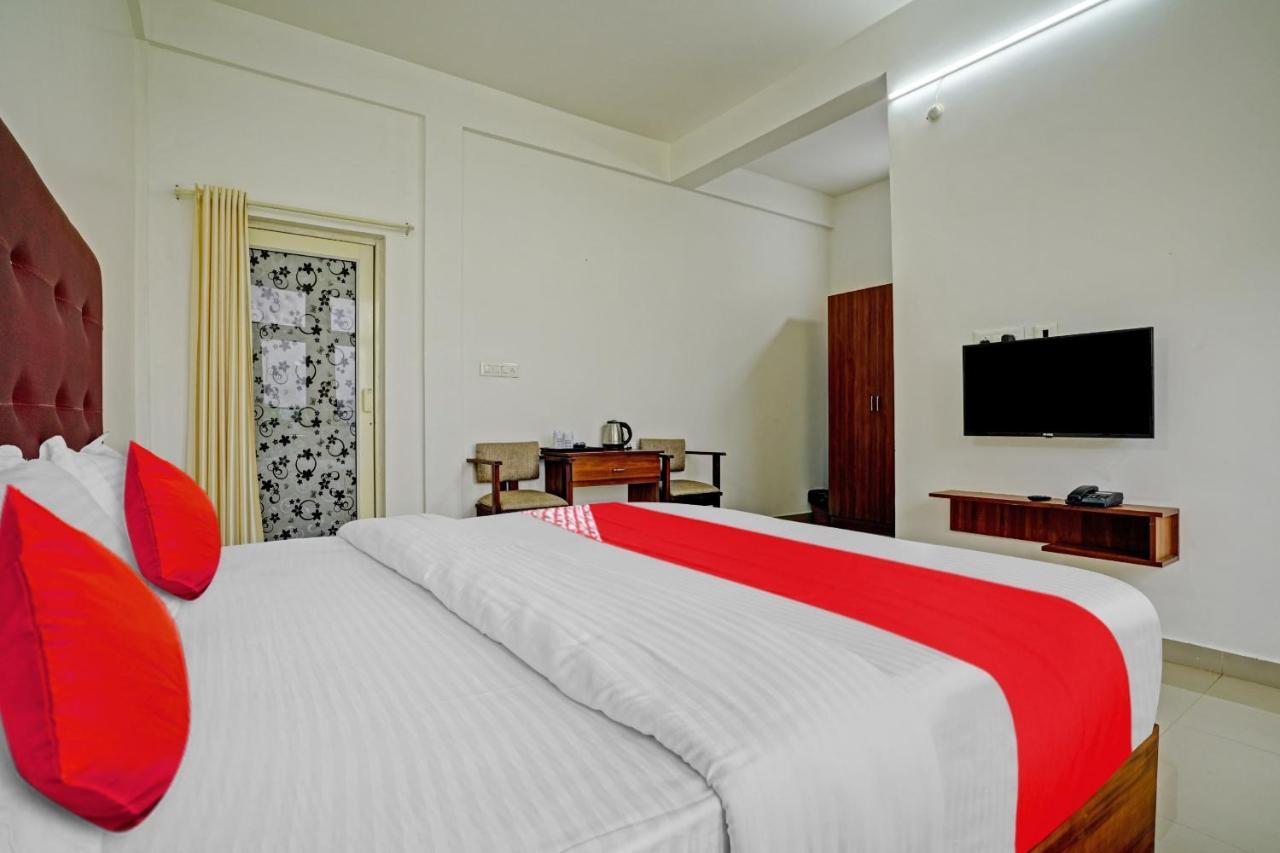 Oyo Flagship 81260 Star Lights Hotel Munnar Eksteriør billede
