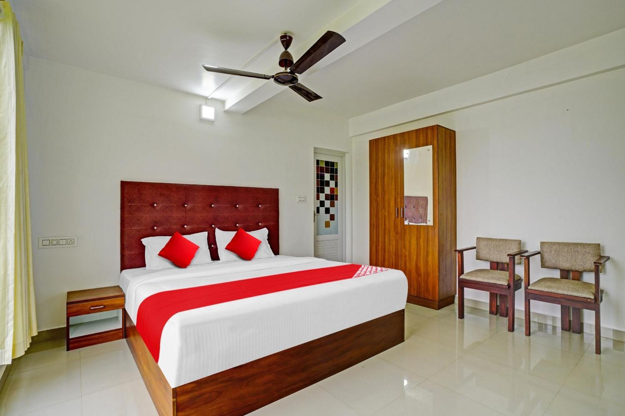 Oyo Flagship 81260 Star Lights Hotel Munnar Eksteriør billede