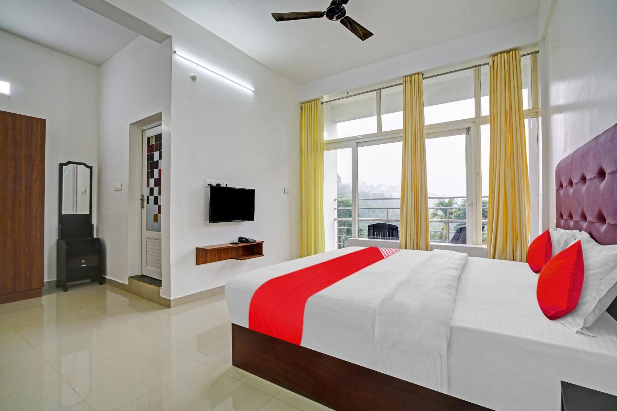 Oyo Flagship 81260 Star Lights Hotel Munnar Eksteriør billede