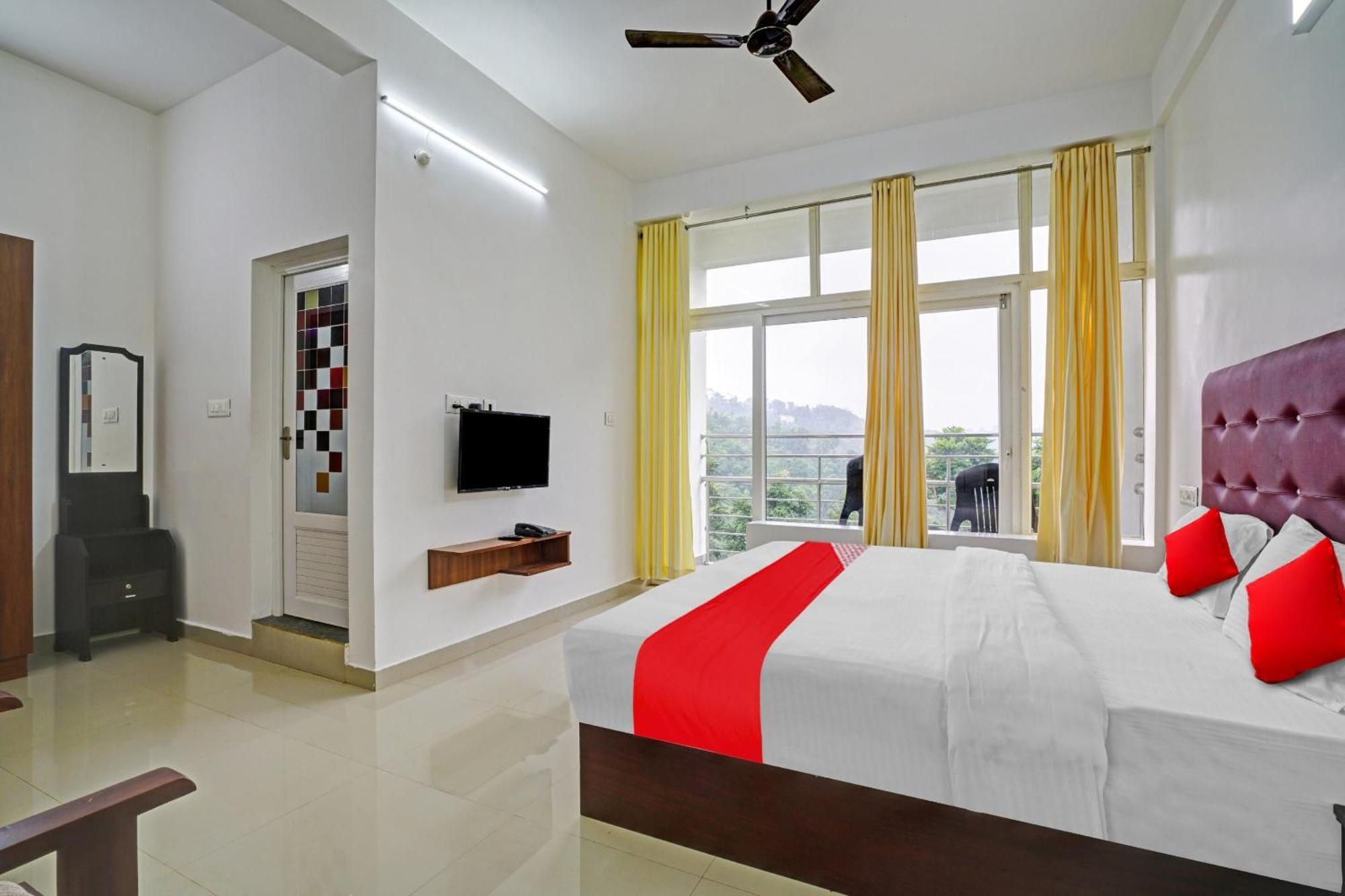 Oyo Flagship 81260 Star Lights Hotel Munnar Eksteriør billede