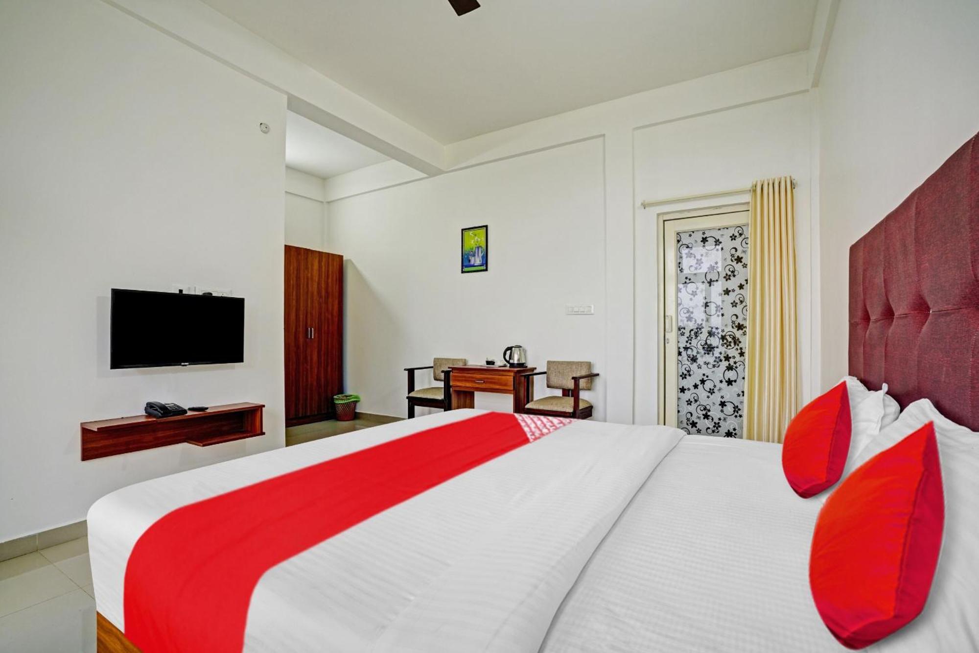 Oyo Flagship 81260 Star Lights Hotel Munnar Eksteriør billede